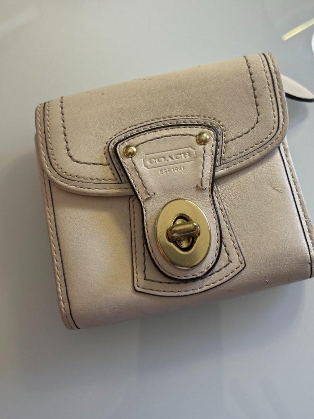 Vintage COACH Ivory Gigi Turnlock Wallet Zip Top Leather